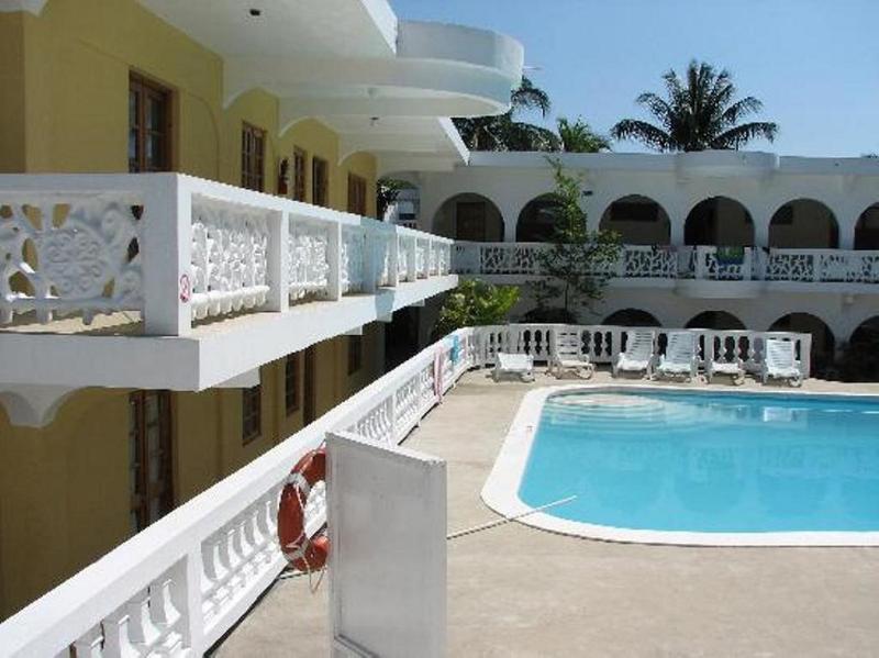 Pure Oasis Resort Негрил Экстерьер фото