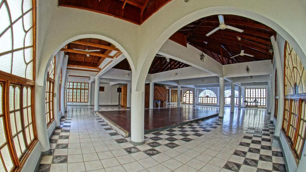 Pure Oasis Resort Негрил Экстерьер фото