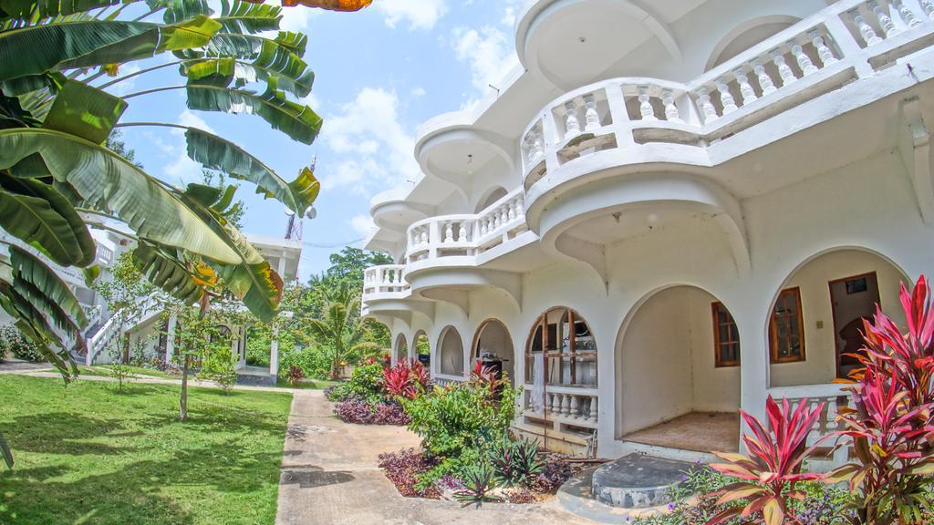 Pure Oasis Resort Негрил Экстерьер фото