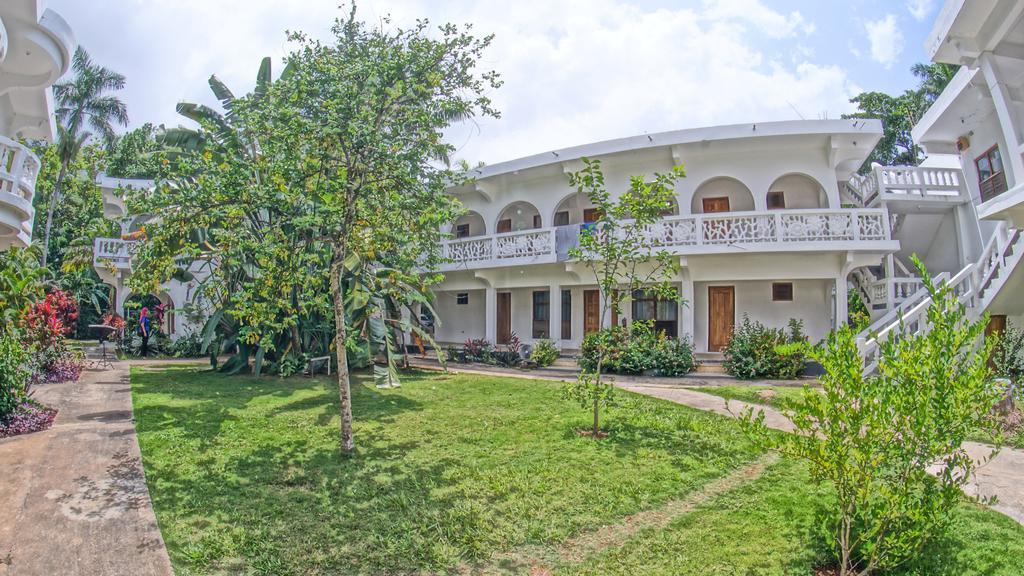 Pure Oasis Resort Негрил Экстерьер фото