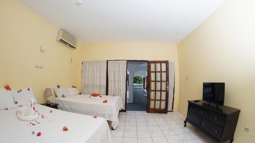Pure Oasis Resort Негрил Экстерьер фото