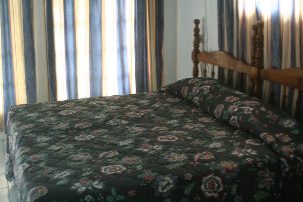 Pure Oasis Resort Негрил Экстерьер фото